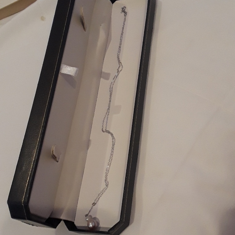 Beautiful 10k white gold necklace with pearls.